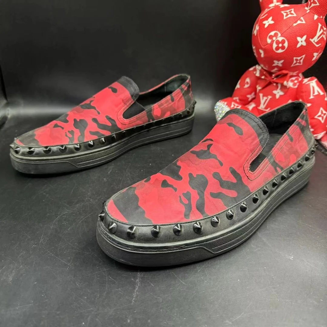 【AO折扣】Prada/普拉达 42欧码男红色迷彩帆布铆钉一脚蹬板鞋ao059