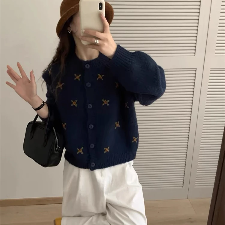 秋季时尚休闲宽松圆领刺绣长袖针织开衫秋冬女士毛衣外套-614