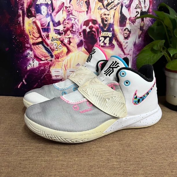 44码 nike flytrap 3 篮球鞋 9新