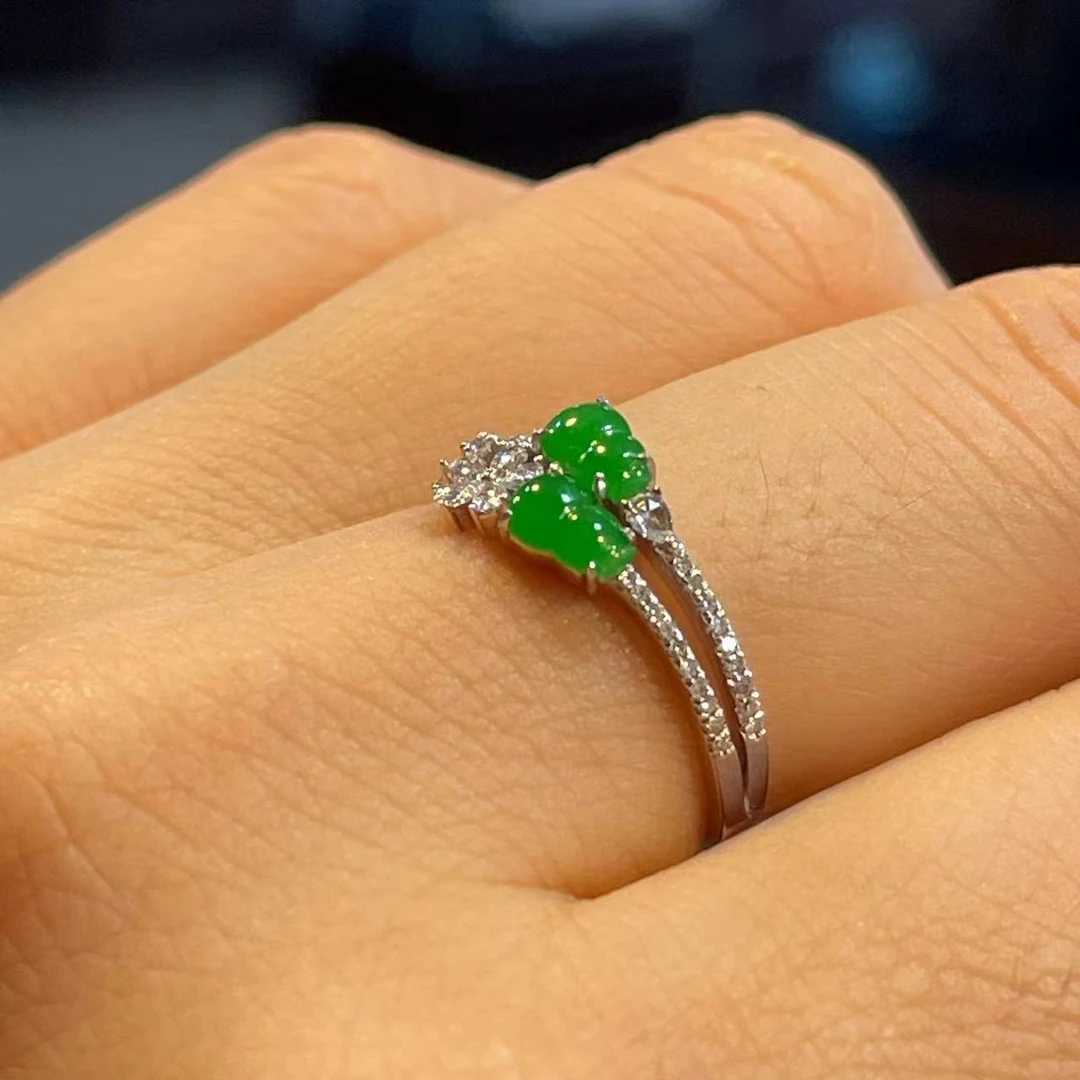 18K金镶翡翠葫芦戒指