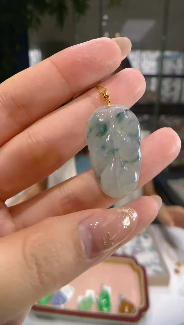 【闪购商品】翡翠吊坠(不含链)18K金镶嵌叶子
