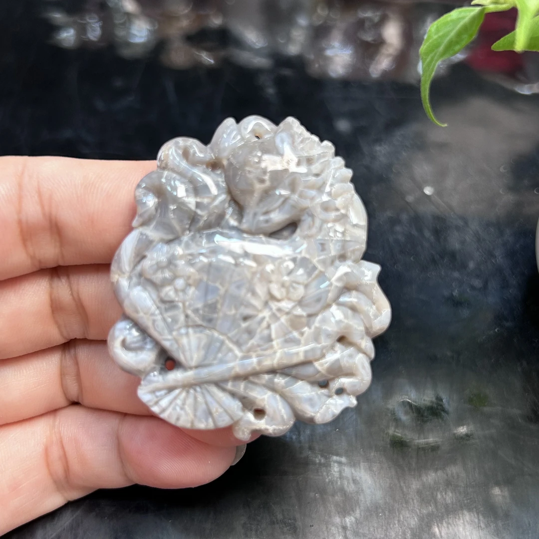 天然珊瑚玉雕刻件玉石吊坠玉石挂件珊瑚玉蓝万花筒九尾狐