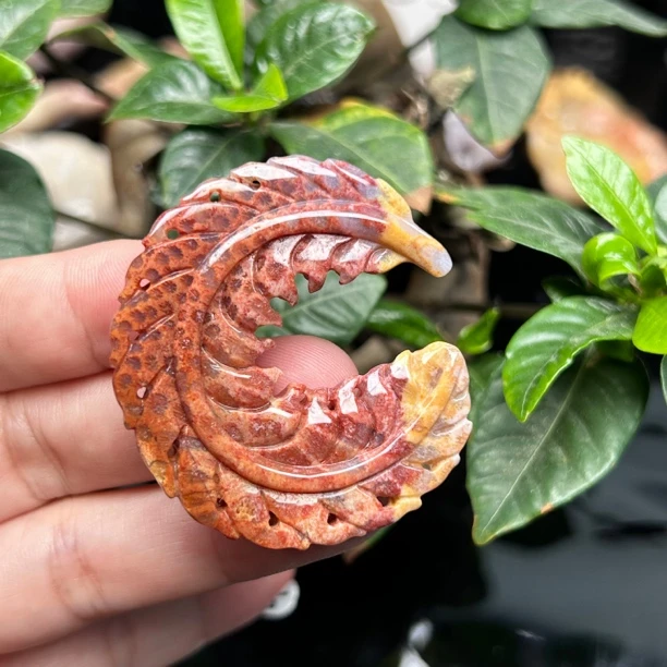 珊瑚玉雕刻件玉石挂件精品雕刻件彩花羽毛吊坠