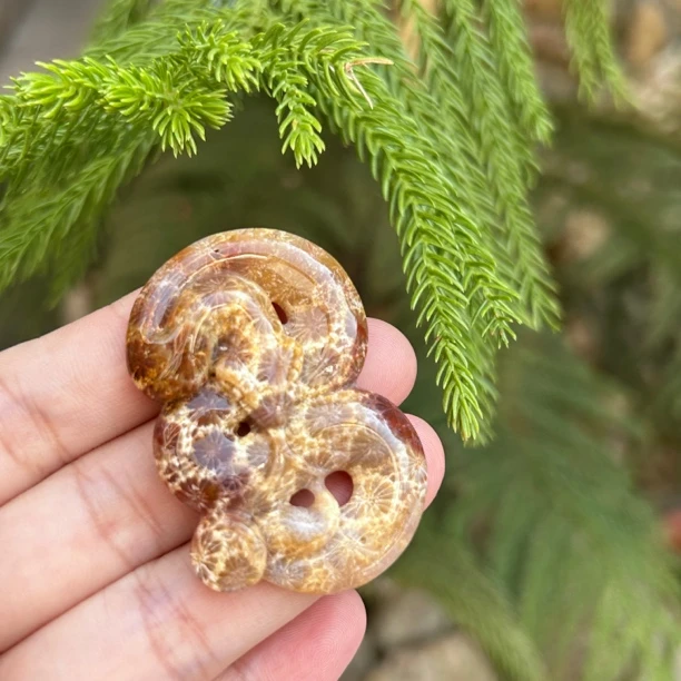 天然珊瑚玉雕刻件玉石挂件吊坠珊瑚玉彩花蛇吊坠