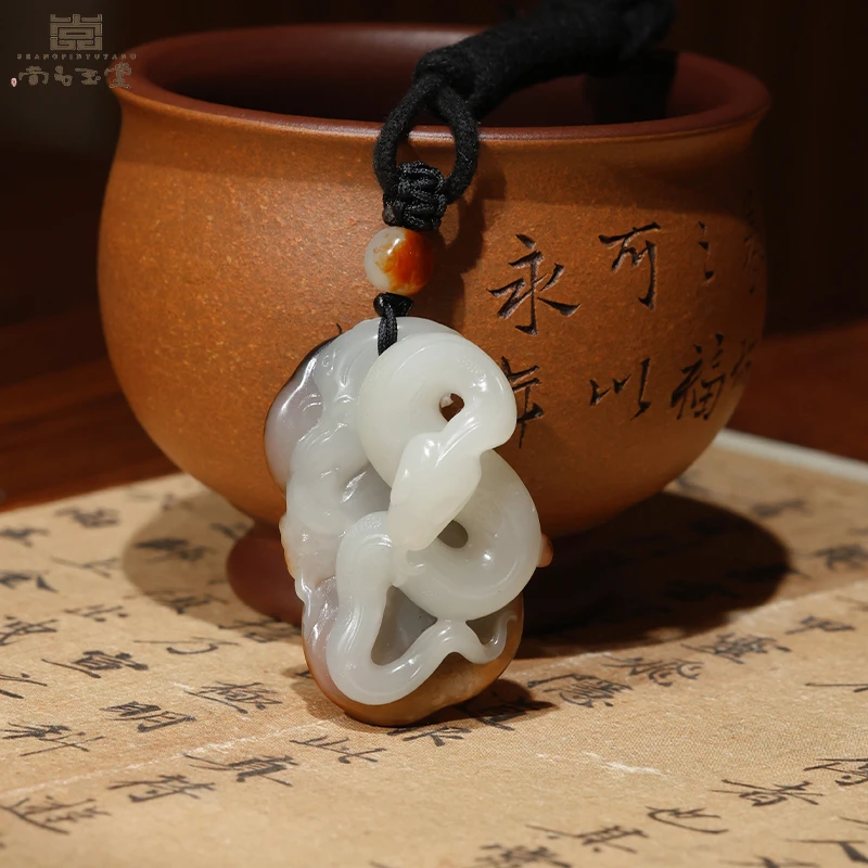 尚品玉堂【专注品质】苏工新疆和田玉红皮白肉灵芝如意蛇挂件