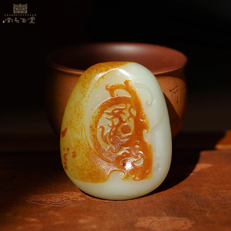 尚品玉堂【专注品质】苏工新疆和田玉籽料瓦当·龙葛洪大师工挂件