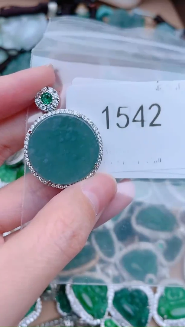 【闪购商品】翡翠颈饰未镶嵌1542