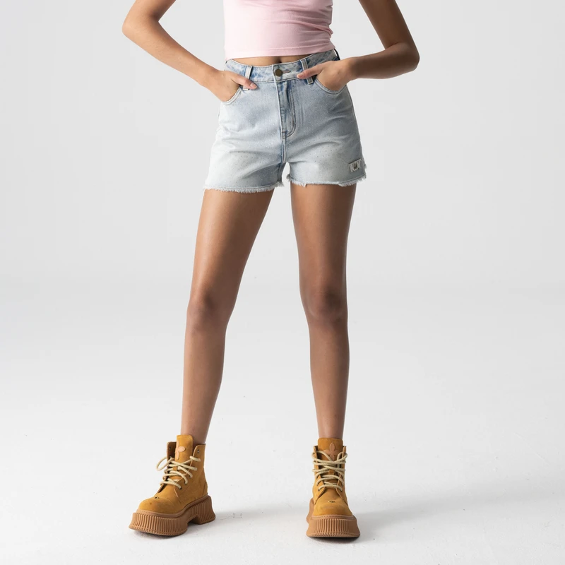 TCH轻奢烫钻工艺百搭浅色简约个性牛仔裤短裤女T72B218006私服tch