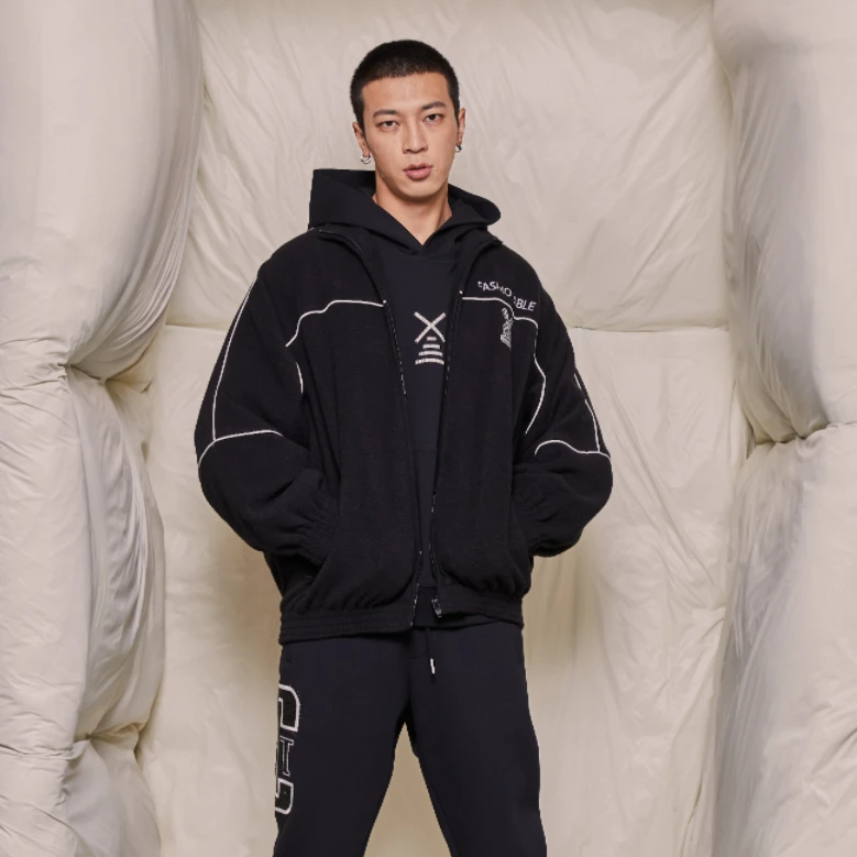 男装TCH潮牌烫钻秋冬保暖颗粒绒休闲时尚运动黑色外套S69D276009