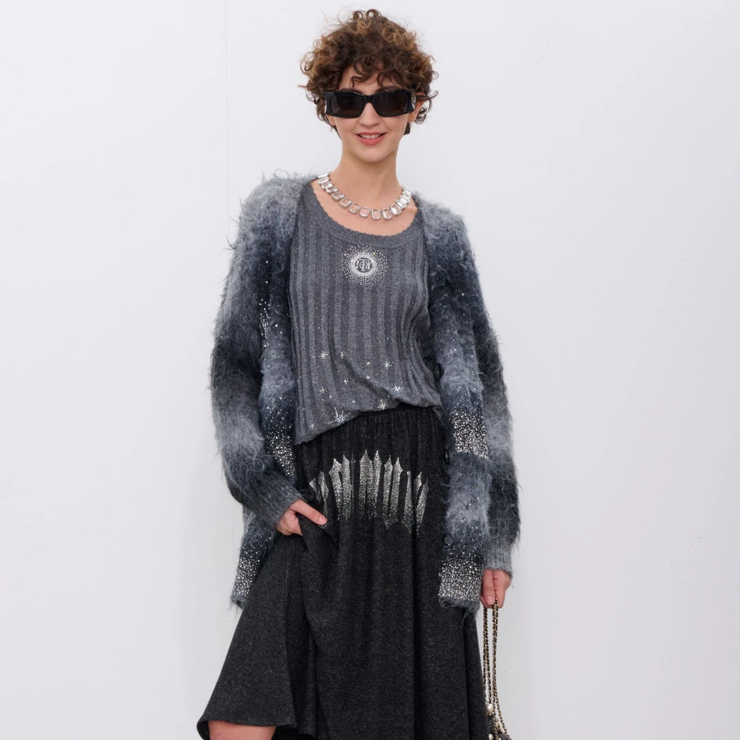 私服-TCH时尚潮牌烫钻长袖开衫针织黑色气质外套T72C43E5022洋气