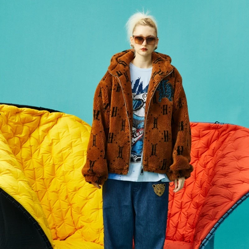 TCH-TECHNO CHILLOUT HOUSE潮牌字母烫钻咖色毛毛外套T66D276053