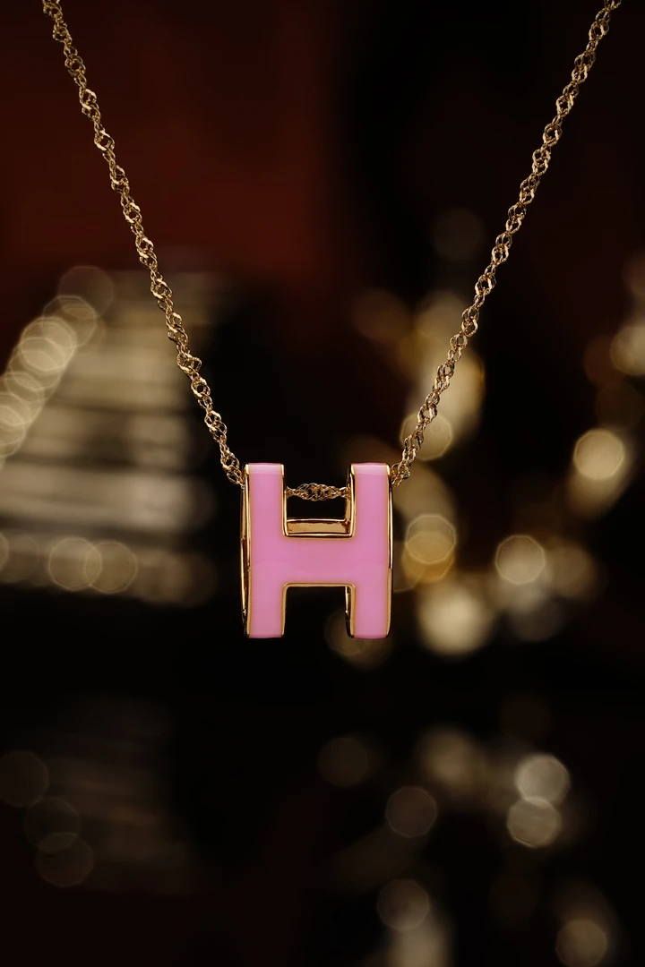 18K金烤漆珐琅H吊坠不脱模轻奢轻奢气质气质时尚粉色