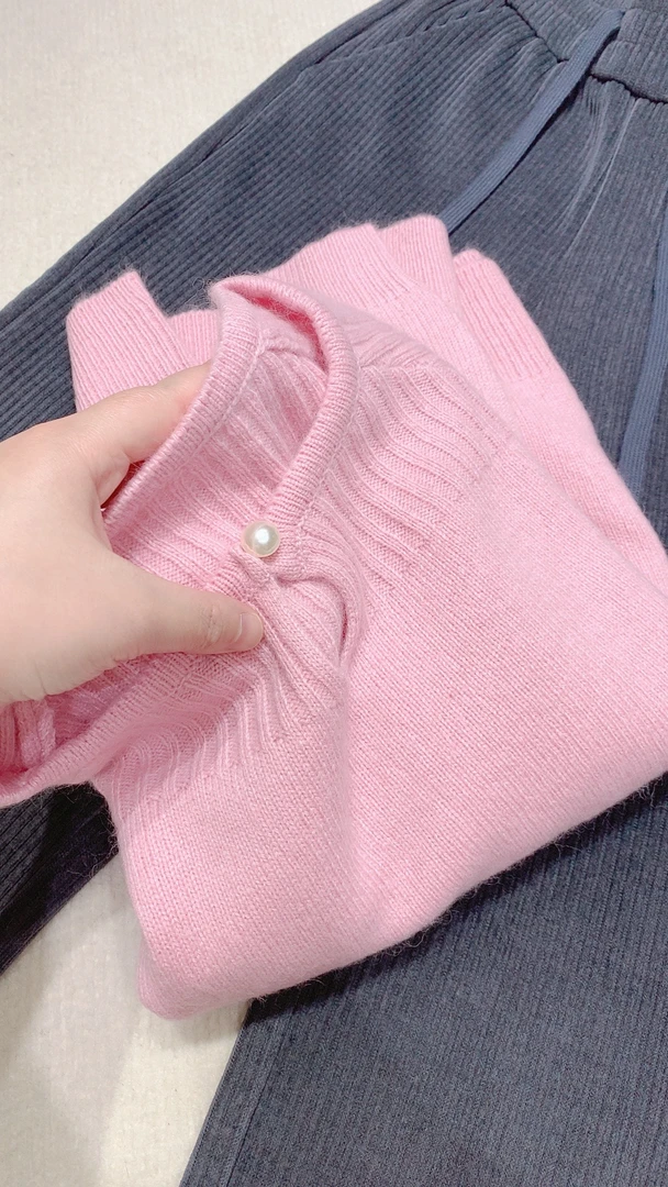 宝衣家 烟粉一粒扣套头