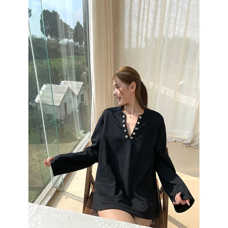 TA suki_布朗尼黑咖 多纽扣cos*简约长袖V领设计感秋冬上衣T恤