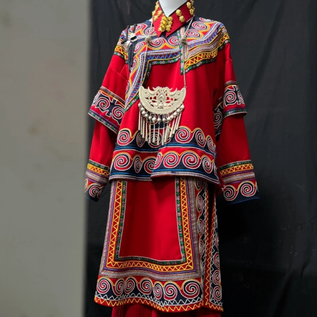 四川大凉山手工刺绣彝族服饰彝族婚服套装摄影服装婚纱照彝族服装