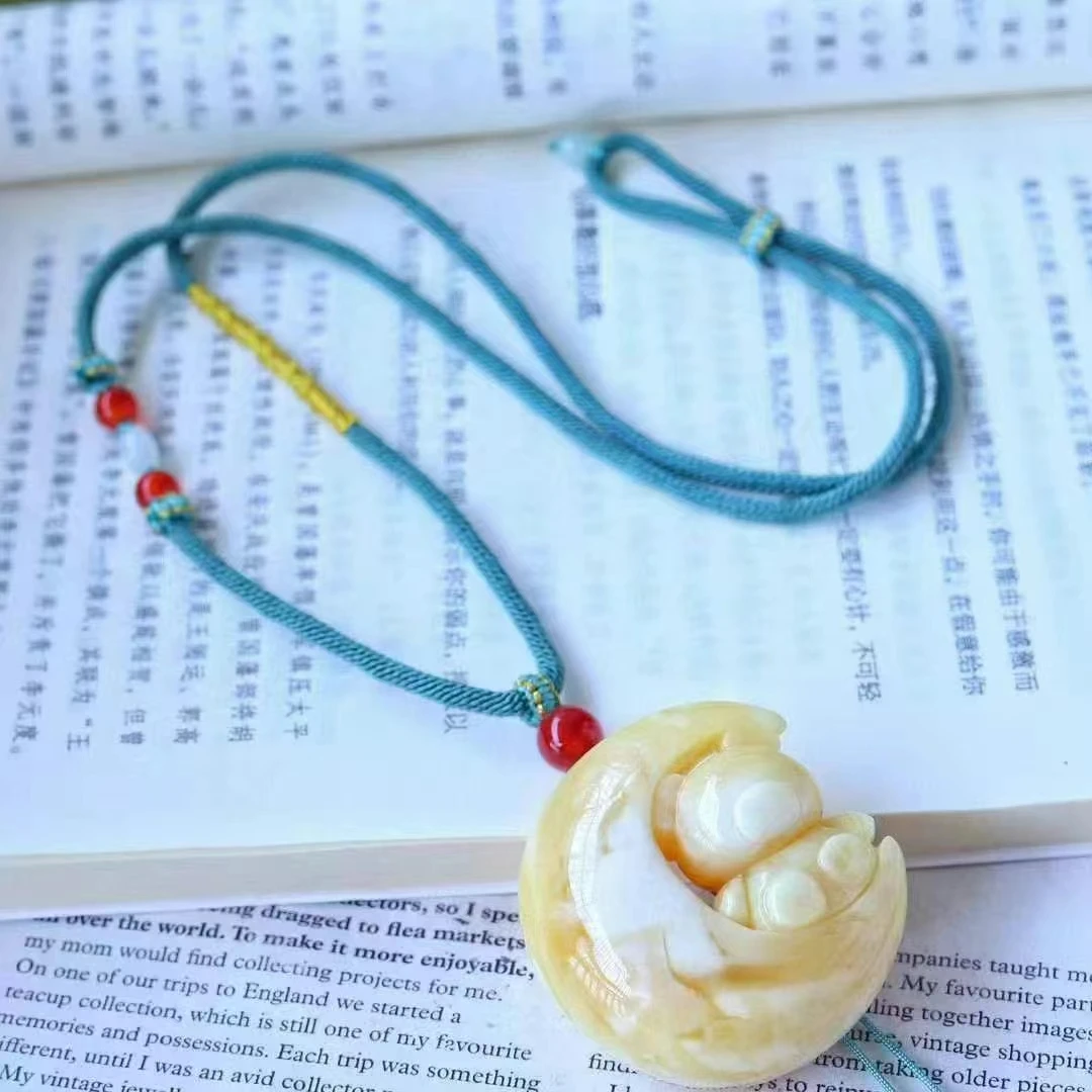 天然原矿女款雕刻月亮小熊经典精雕精雕版