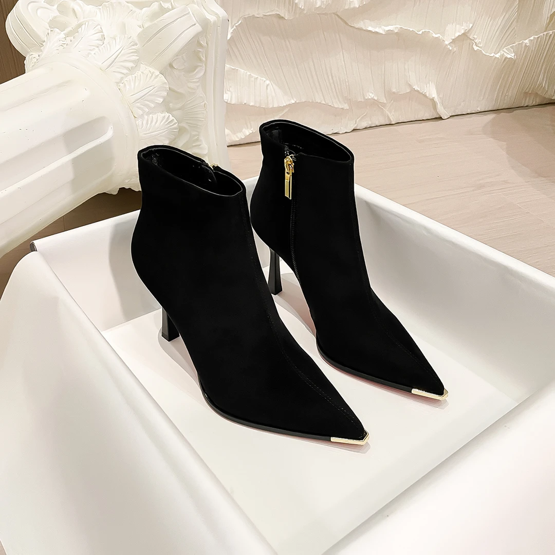 时装靴女黑色绒面水钻尖头防踢头高跟细跟弹力短靴气质侧拉链靴子