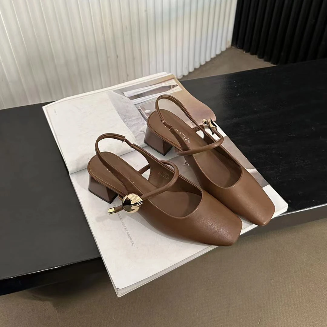 包头凉鞋女仙女风2025夏季新款法式复古方头一字扣带粗跟后空单鞋