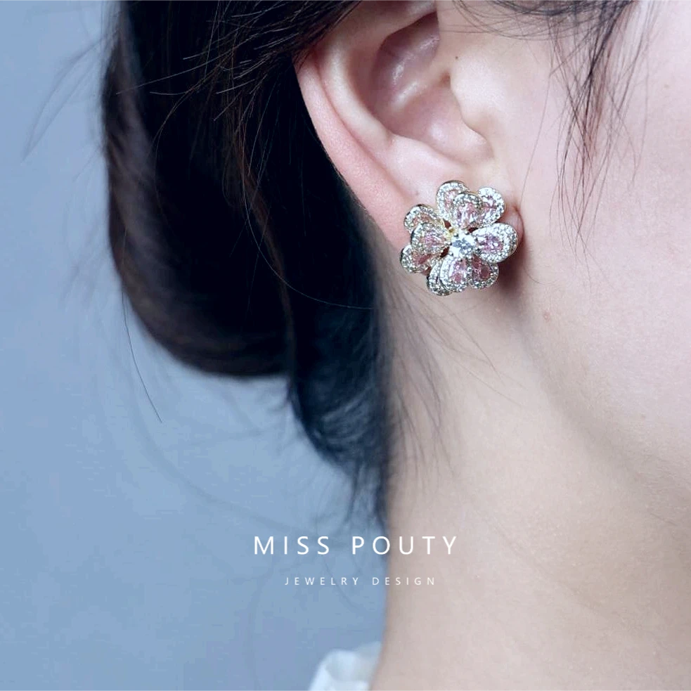 Miss Pouty 铜合金合成锆石耳饰 蓝色花朵1111重工耳钉大花时尚