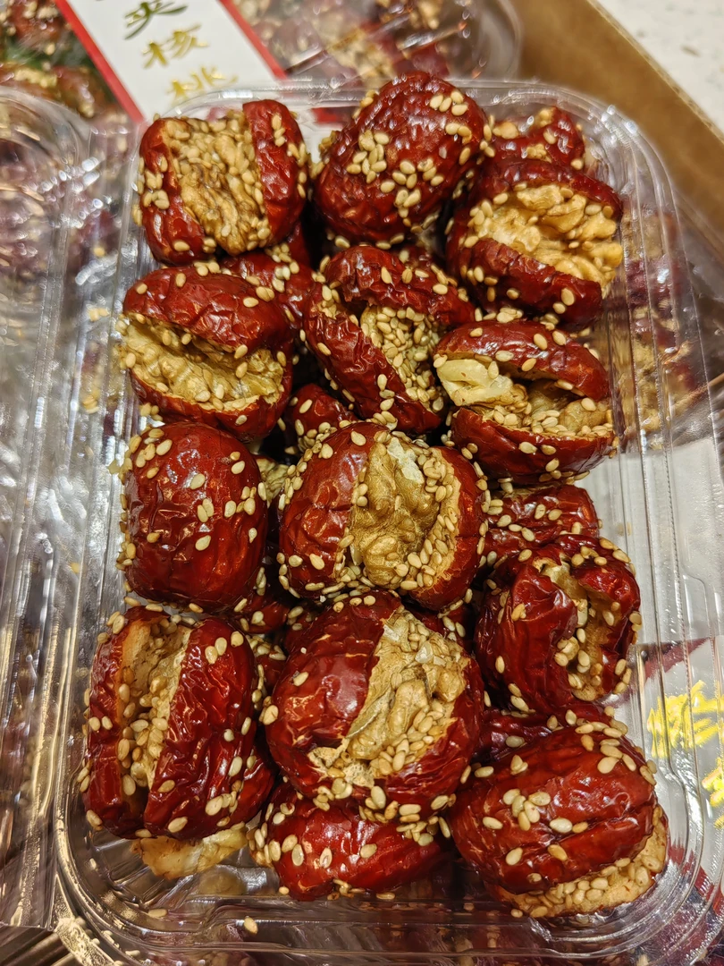 枣夹核桃，红枣、核桃、芝麻集合，满口香甜，9.9元一盒（227克）