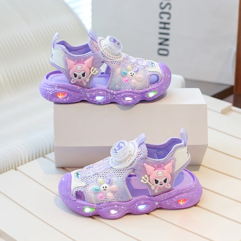 库洛米包头女童凉鞋发光鞋2025夏季新款儿童公主鞋旋转纽扣宝宝鞋