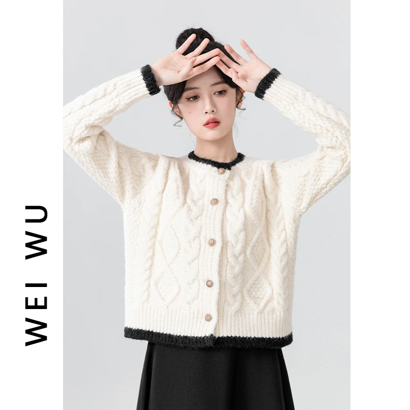 撞色圆领麻花毛衣外套女秋冬2024新款复古温柔软糯针织开衫短上衣