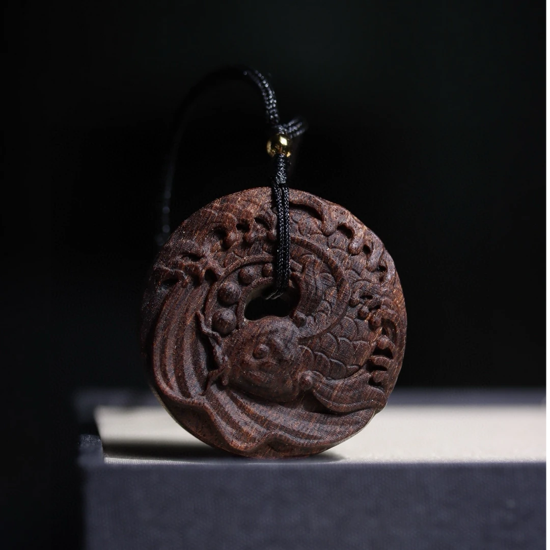 自然结香正宗天然富生红土沉香木吊坠 高端鱼化龙老料精工雕刻