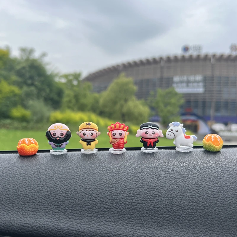 乾赞卡通可爱Q版西游汽车摆件内饰中控台后视镜电动车内装饰用品