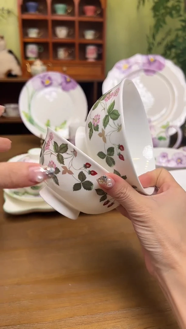 【闪购商品】骨瓷盘野草莓5英寸高脚碗2个