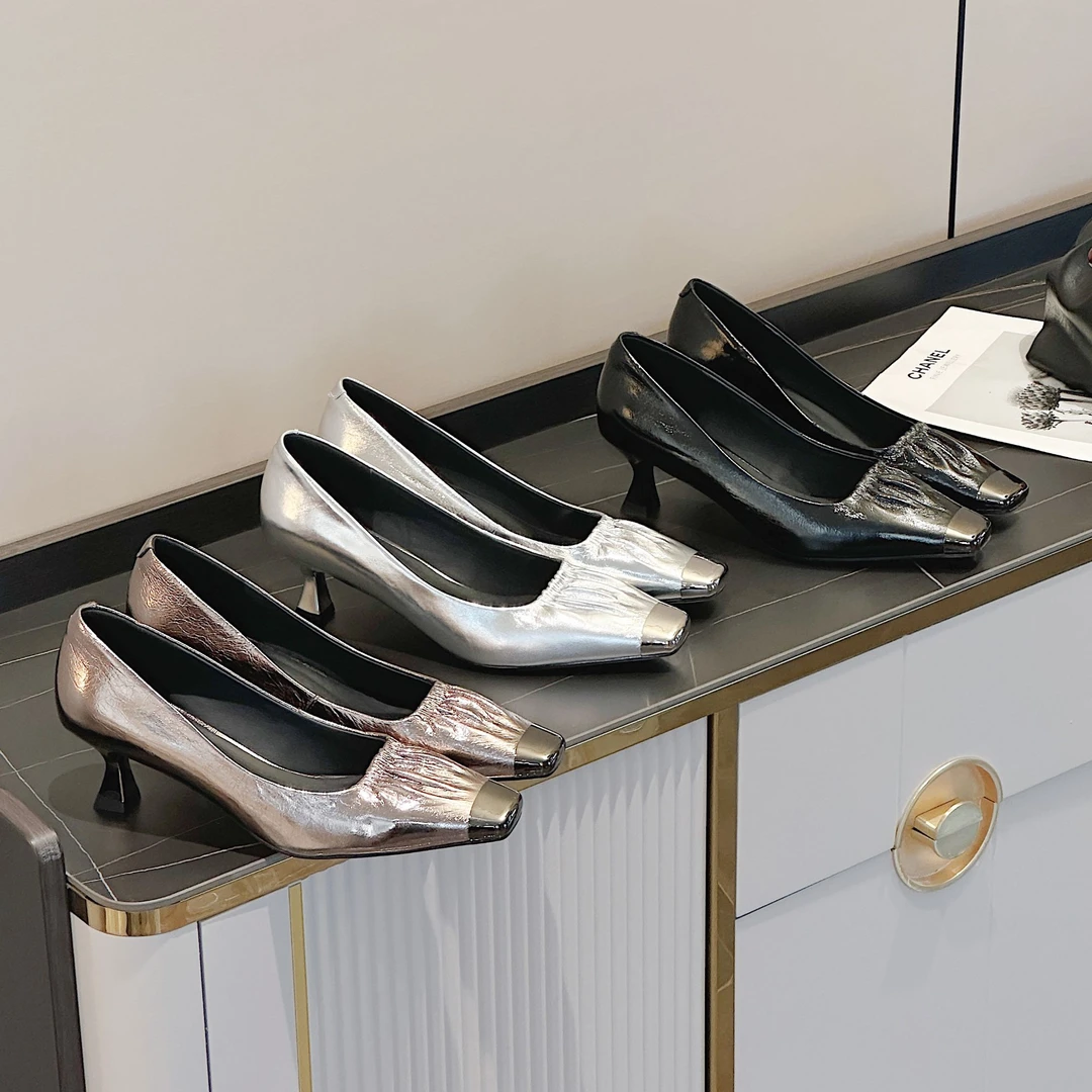 浅口高跟鞋春秋气质时尚百搭黑色细跟法式方头漆皮秋季舒适空气棉