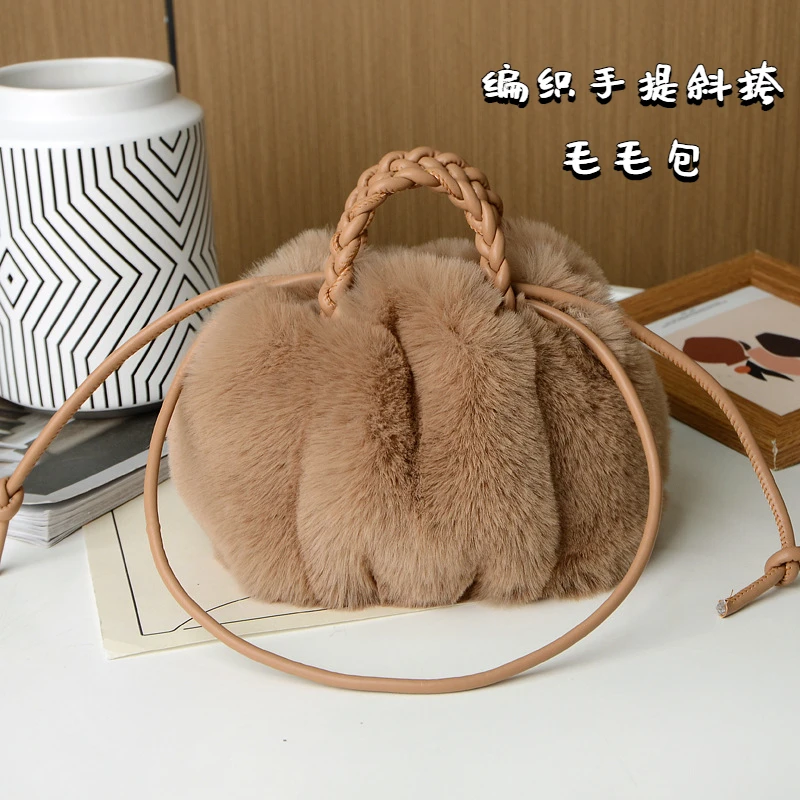 编织手提斜挎毛毛包女新款褶皱云朵包高级毛绒包简约百搭单肩小包