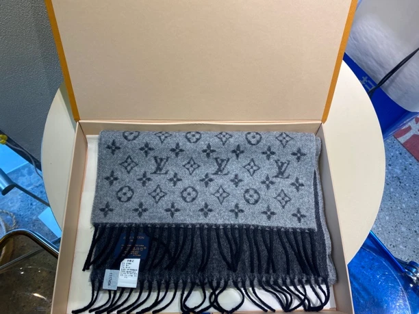 全新未使用 LouisVuitton/路易威登 蔚蓝中古北京黑灰色羊毛围巾