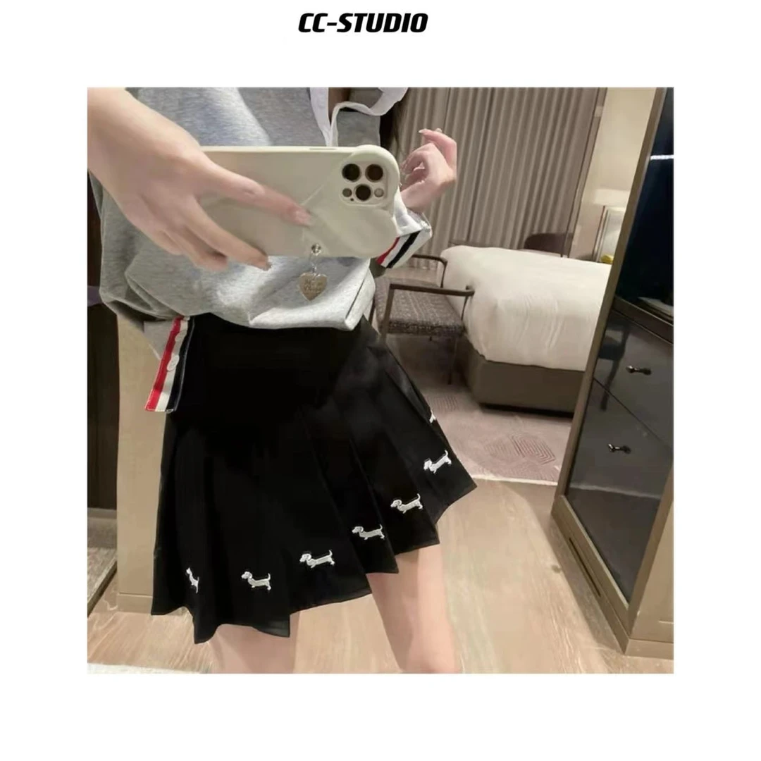 【小狗短裙】 学院风精致刺绣百褶裙