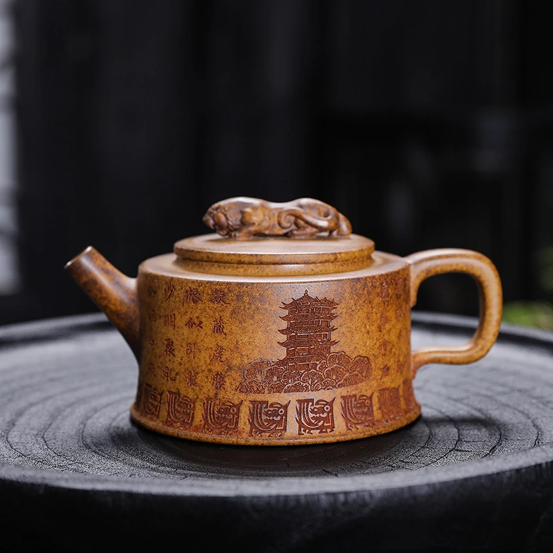 宜兴原矿黄段通身刻卧虎藏龙壶-250毫升（徐逸昕）礼盒装 ZH00235