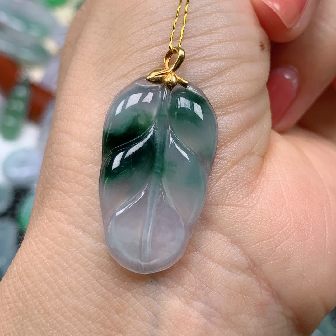 缅甸天然A货翡翠， 冰种起胶飘花叶子q尺寸29.2-17.3-3.5