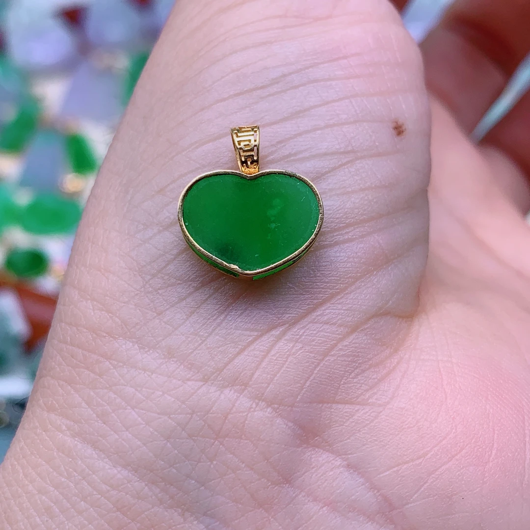 缅甸天然A货翡翠，满绿爱心44/1012尺寸9.7-22.9-2.6