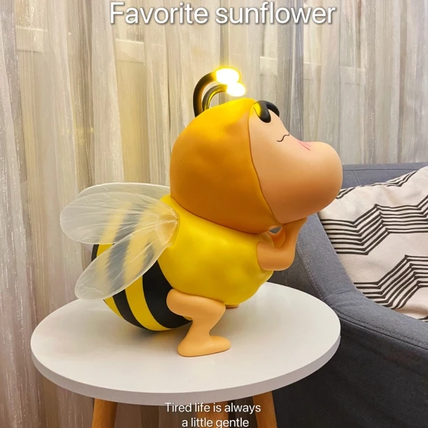 可爱蜜蜂小新30cm高度电池发光款潮玩手办摆件生日礼物