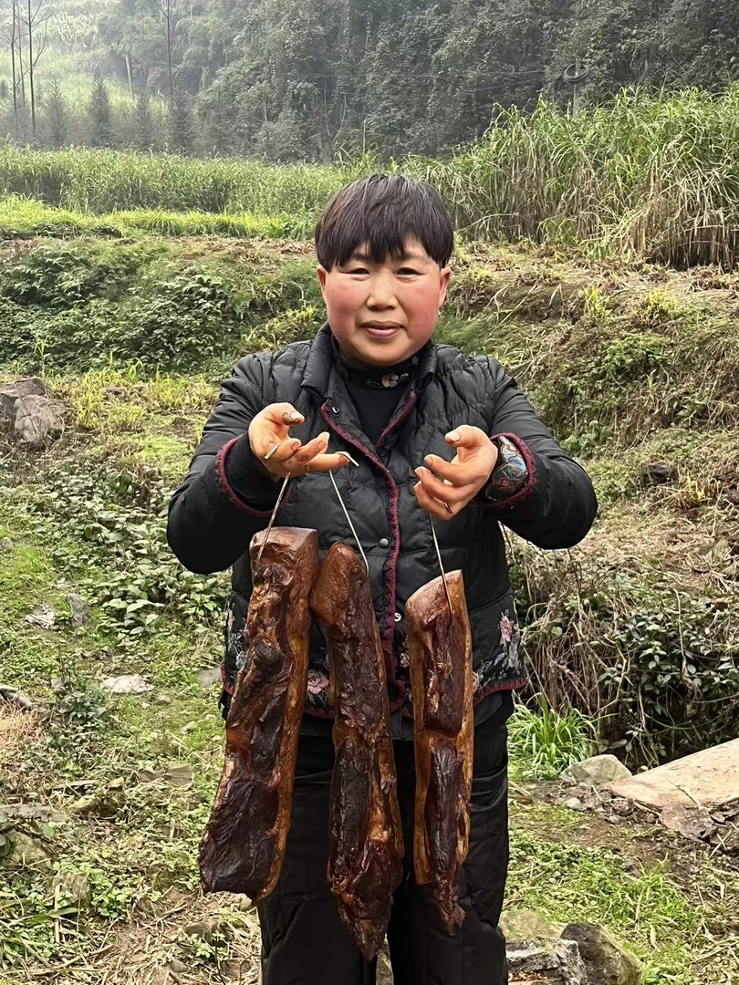 前后腿四川正宗农村柴火腊味腌制烟熏腊肉特产柏乡树土猪腊肉川味