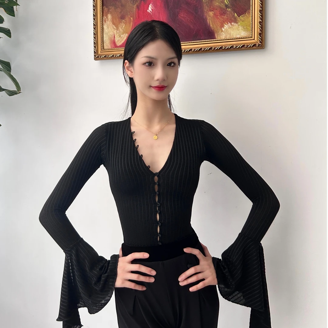 LOYAL黑松露长袖上衣性感修身针织短款百搭黑色气质时尚镂空v领
