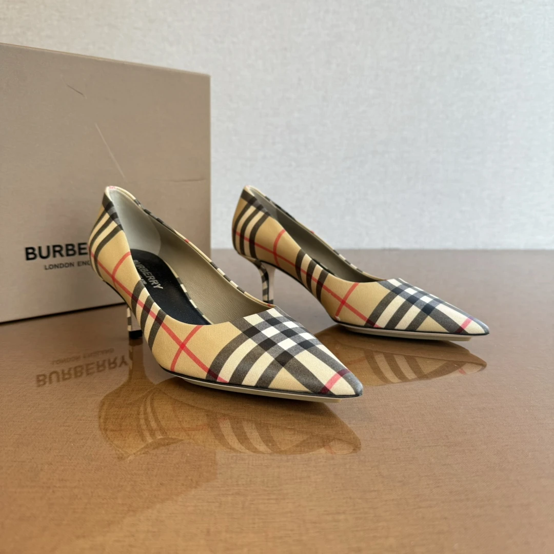 全新未使用 BURBERRY/博柏利 女士卡其格纹高跟鞋 WHH30019