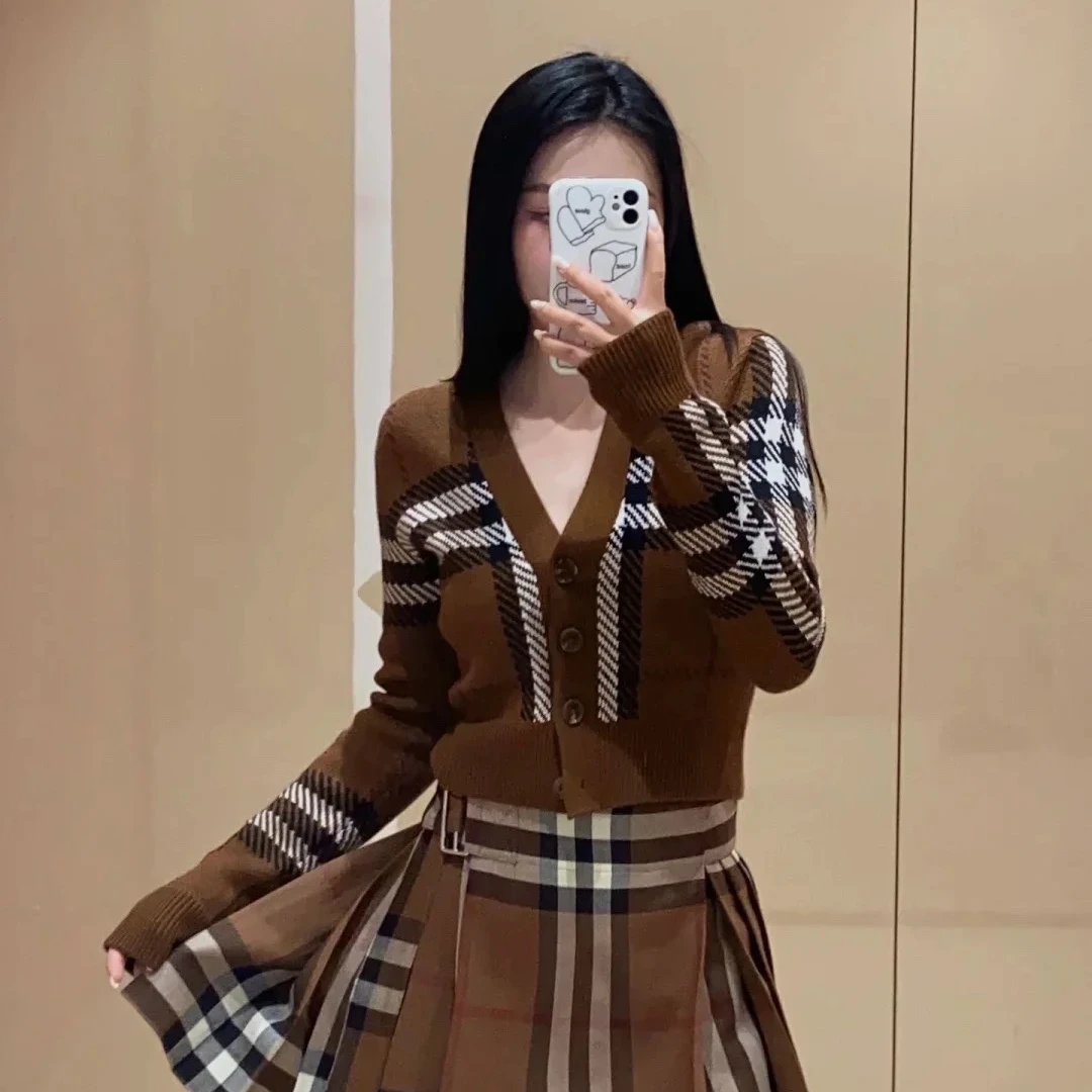 全新未使用 BURBERRY/博柏利 女士桦木棕针织开衫 Wkn20127