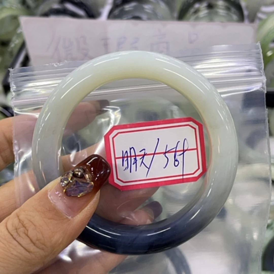 【闪购商品】蛇纹石玉手镯未镶嵌明****!