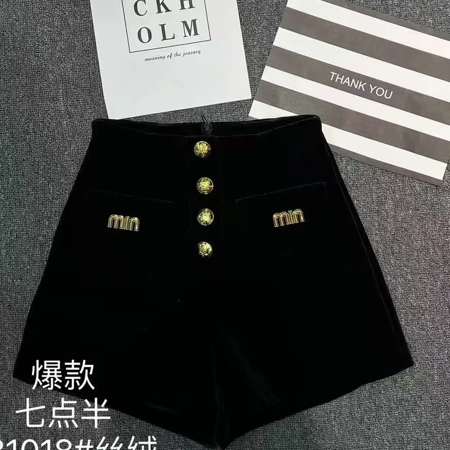 时尚冬季新款四颗金扣洋气高腰修身A字阔腿加厚丝绒短裤M241018