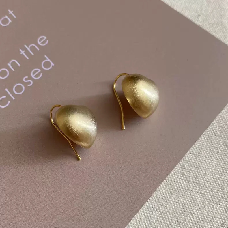 铜合金耳饰 AL5646 气质C形金属拉丝质感爱心耳环百搭耳圈时尚ins