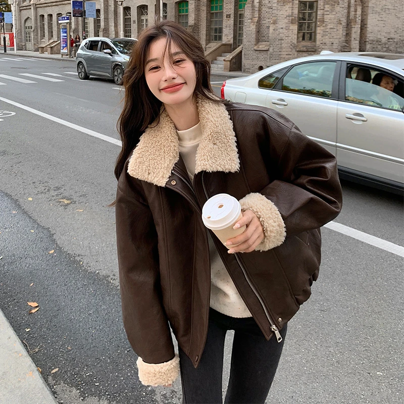 美拉德羊羔毛拼接皮衣外套女2025年冬季新款加绒加厚皮毛一体上衣