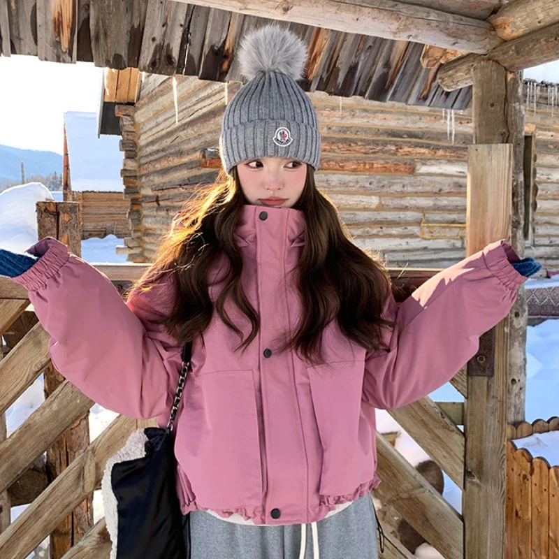 粉色甜酷冲锋衣短款羽绒服女冬季2025新款户外防风休闲白鸭绒外套