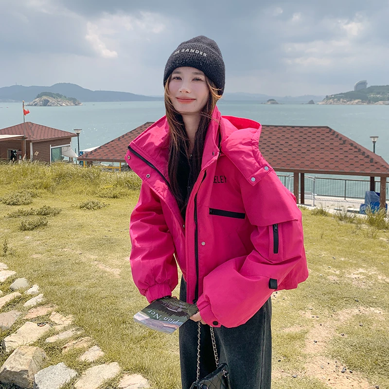 玫红色短款冲锋衣羽绒服女2025冬季新款白鸭绒内胆派克服连帽外套