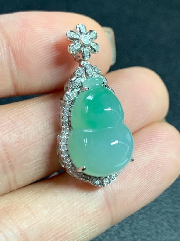 折后缅A翡翠18k真钻吊坠 葫芦饱满 整31.6-15.2-11裸18.5-13-7+mm