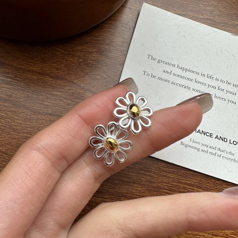 925银耳饰 韩版春夏款雏菊金银撞色耳钉韩国风简约网红气质复古