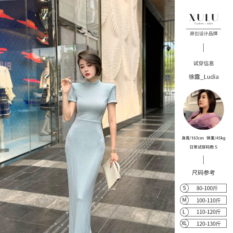 XULU原创醋酸重工烫钻设计包臀裙气质御姐半高领开叉短袖连衣裙